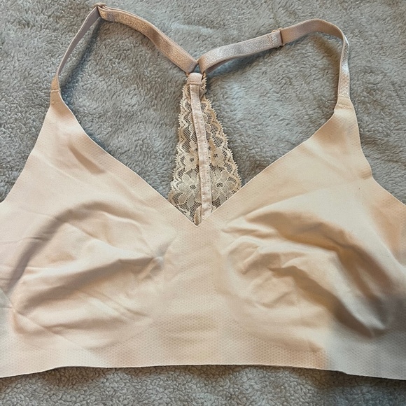 Victorias Secret Seamless Naked's Smooth Raw Laser Cut Racerback Bralette Bra - Picture 1 of 4